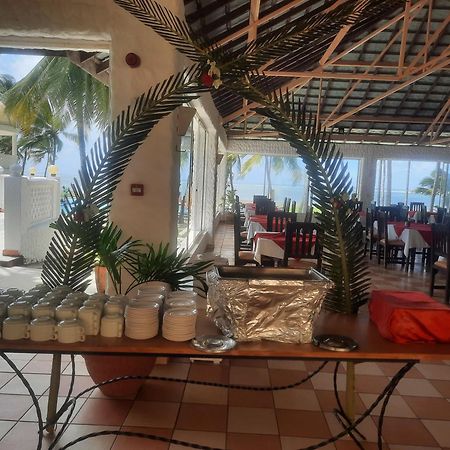 Sun N Sand Beach Resort Mombasa Esterno foto