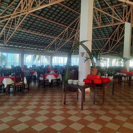 Sun N Sand Beach Resort Mombasa Esterno foto