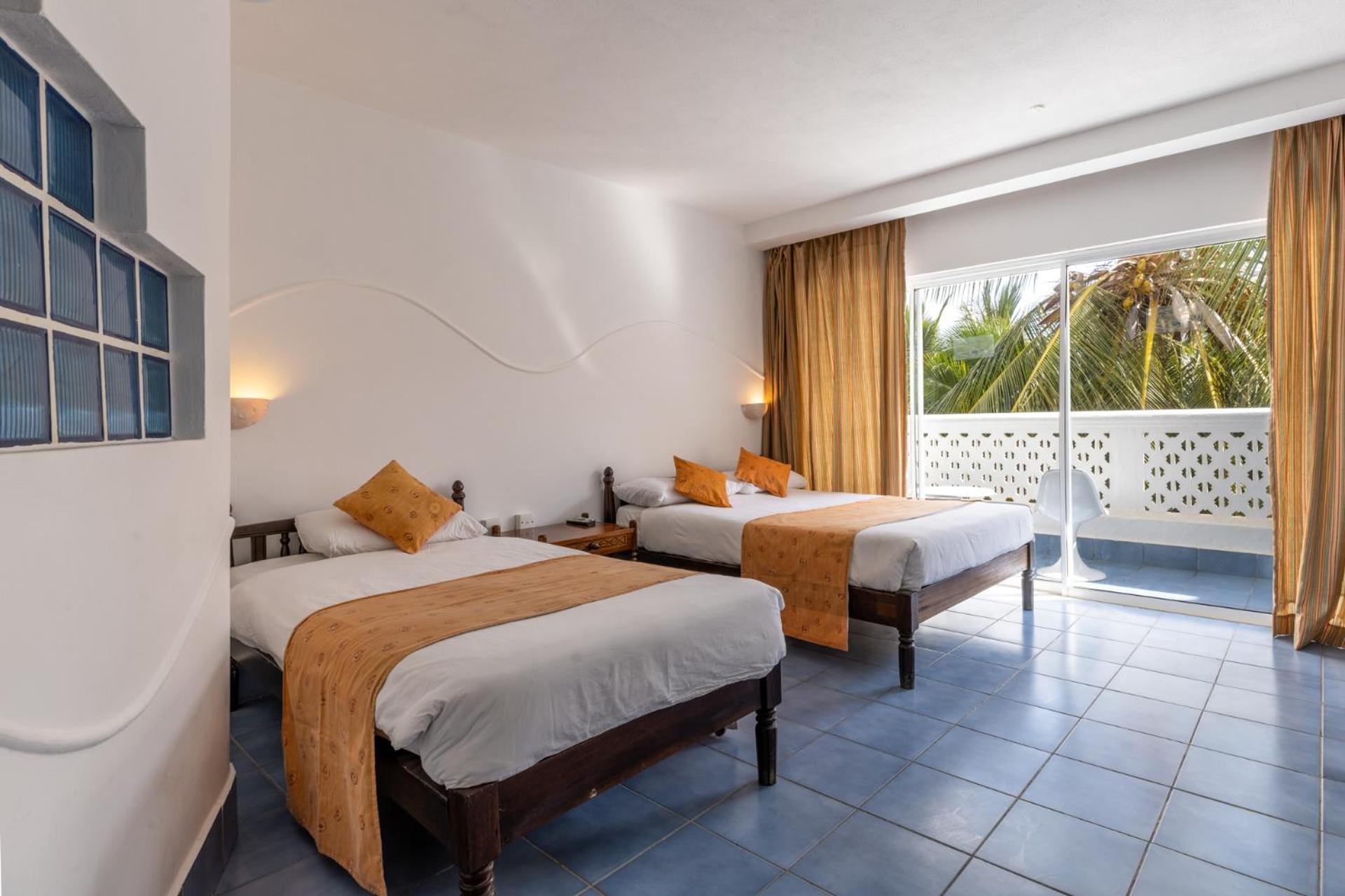 Sun N Sand Beach Resort Mombasa Esterno foto
