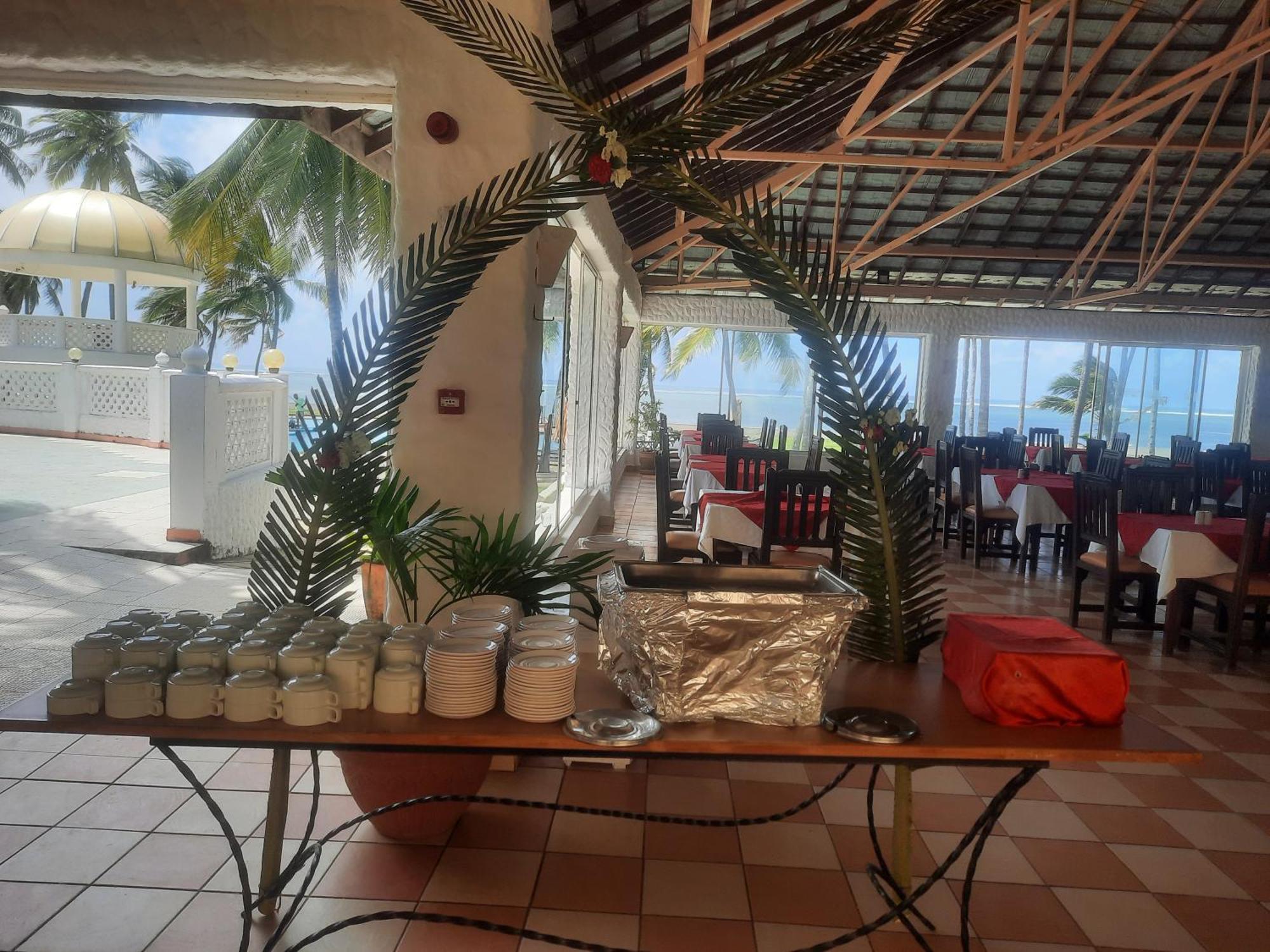 Sun N Sand Beach Resort Mombasa Esterno foto
