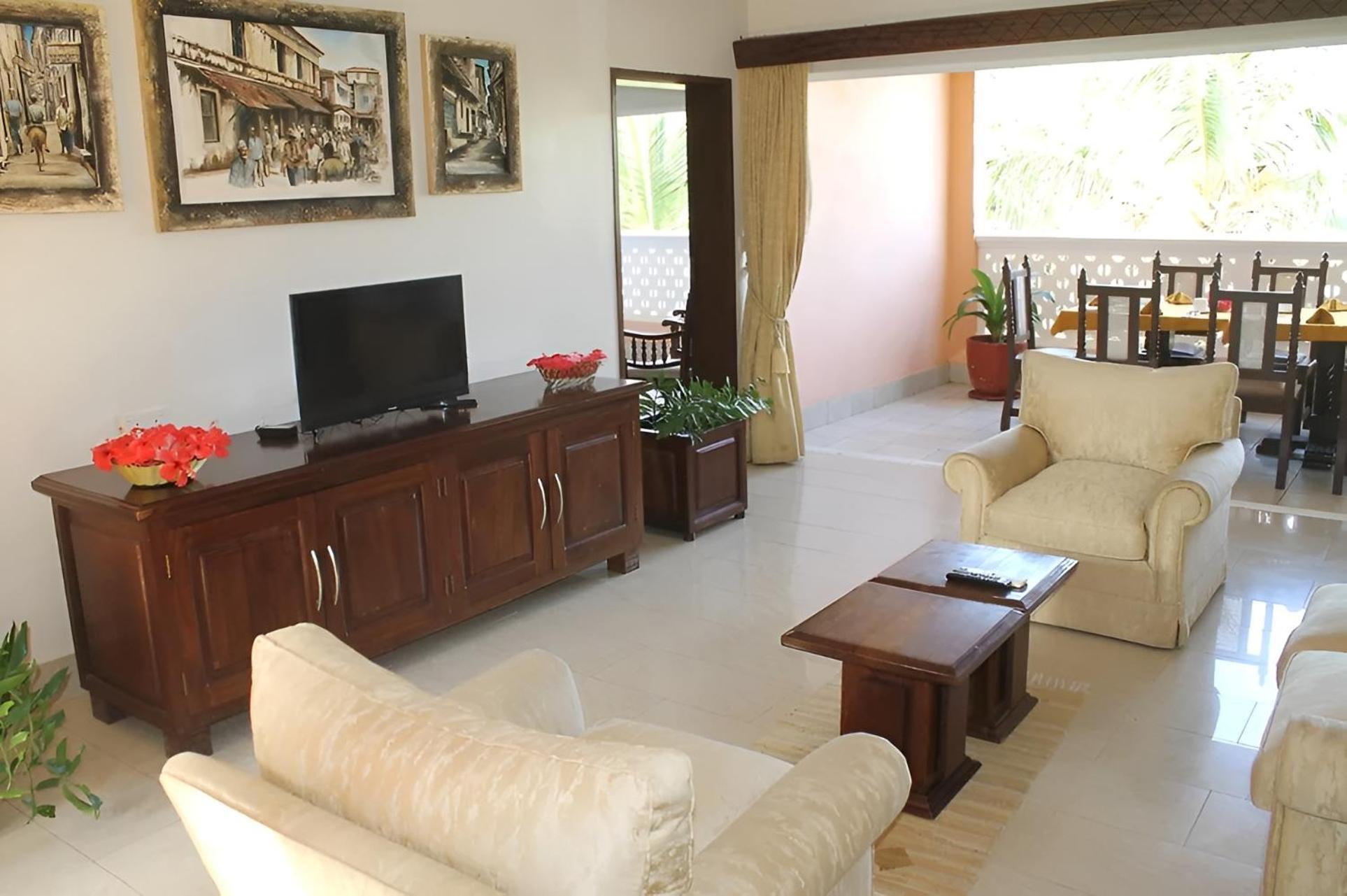 Sun N Sand Beach Resort Mombasa Esterno foto