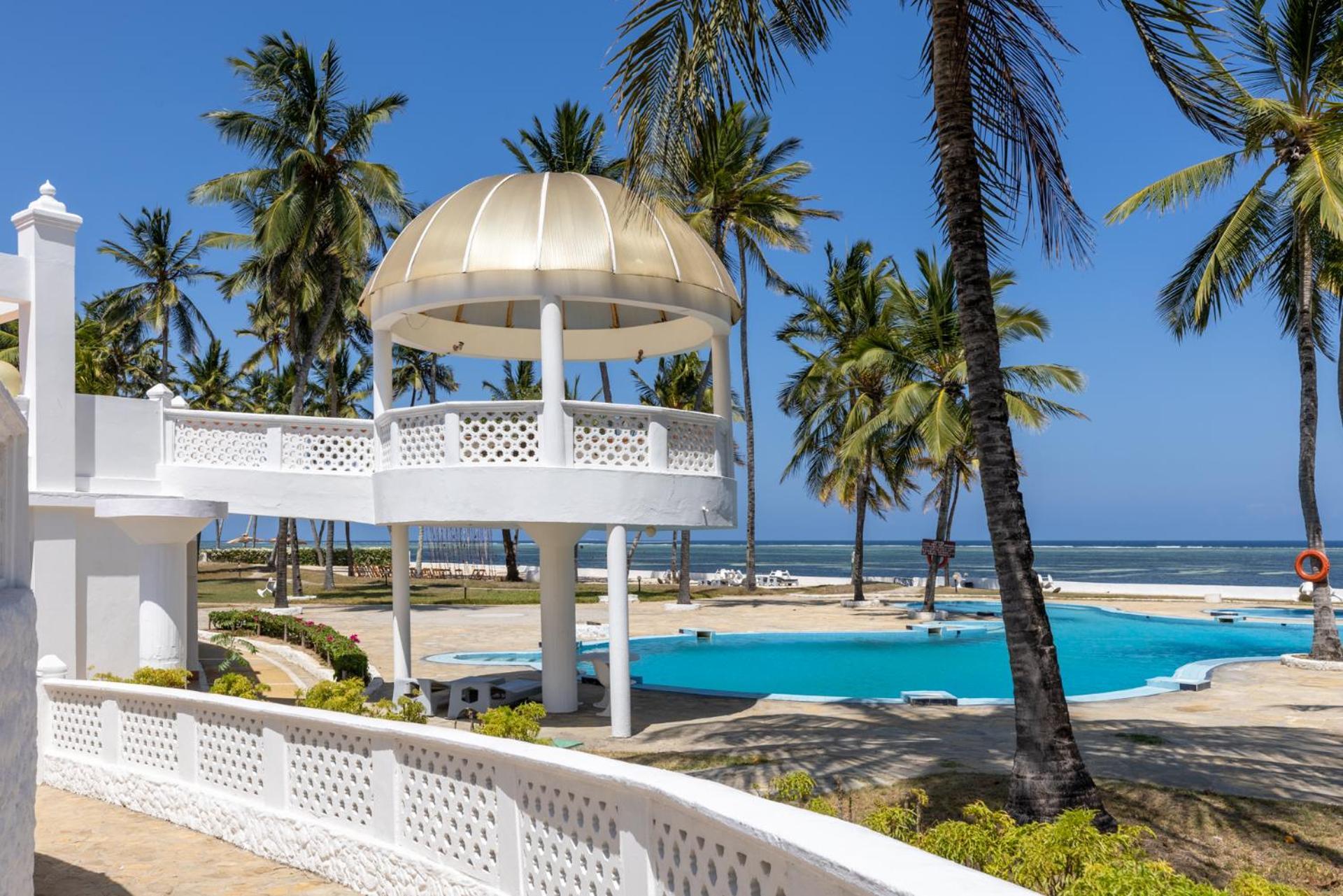 Sun N Sand Beach Resort Mombasa Esterno foto