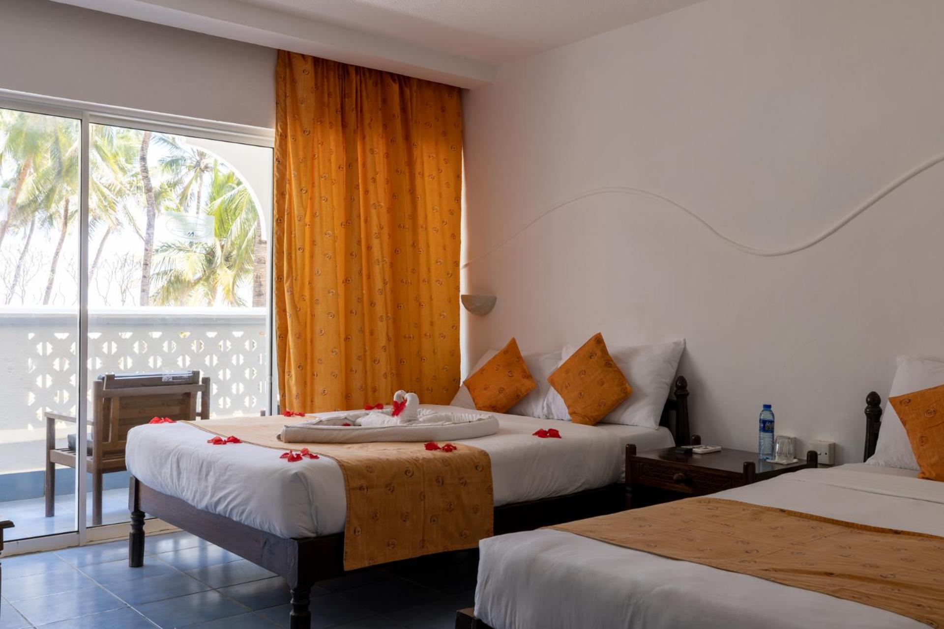 Sun N Sand Beach Resort Mombasa Esterno foto