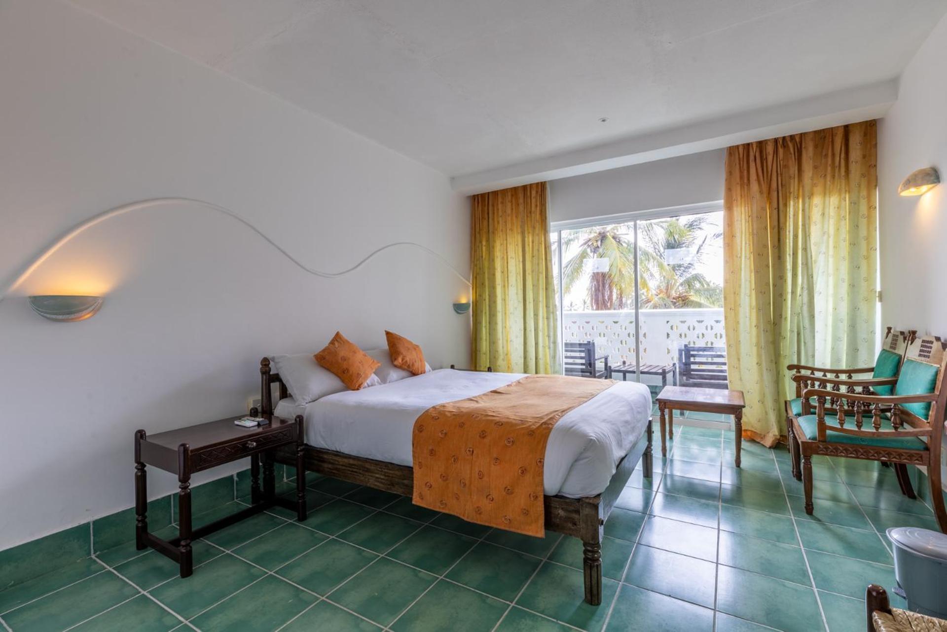 Sun N Sand Beach Resort Mombasa Esterno foto
