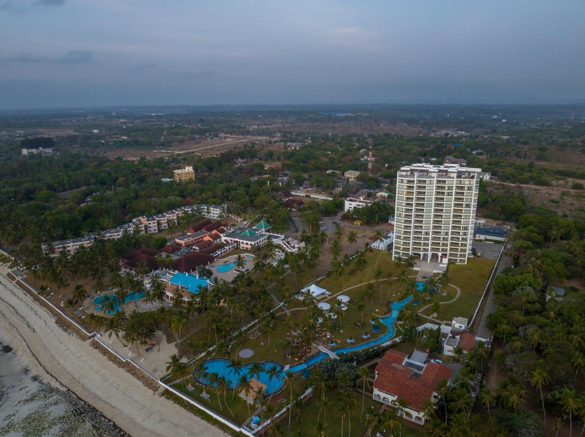 Sun N Sand Beach Resort Mombasa Esterno foto