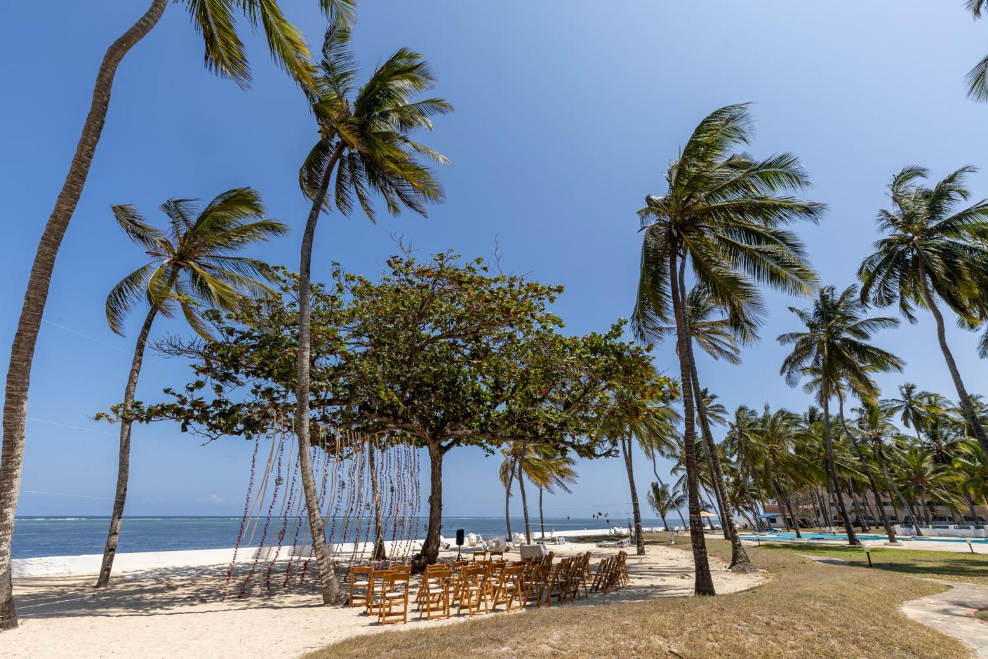 Sun N Sand Beach Resort Mombasa Esterno foto
