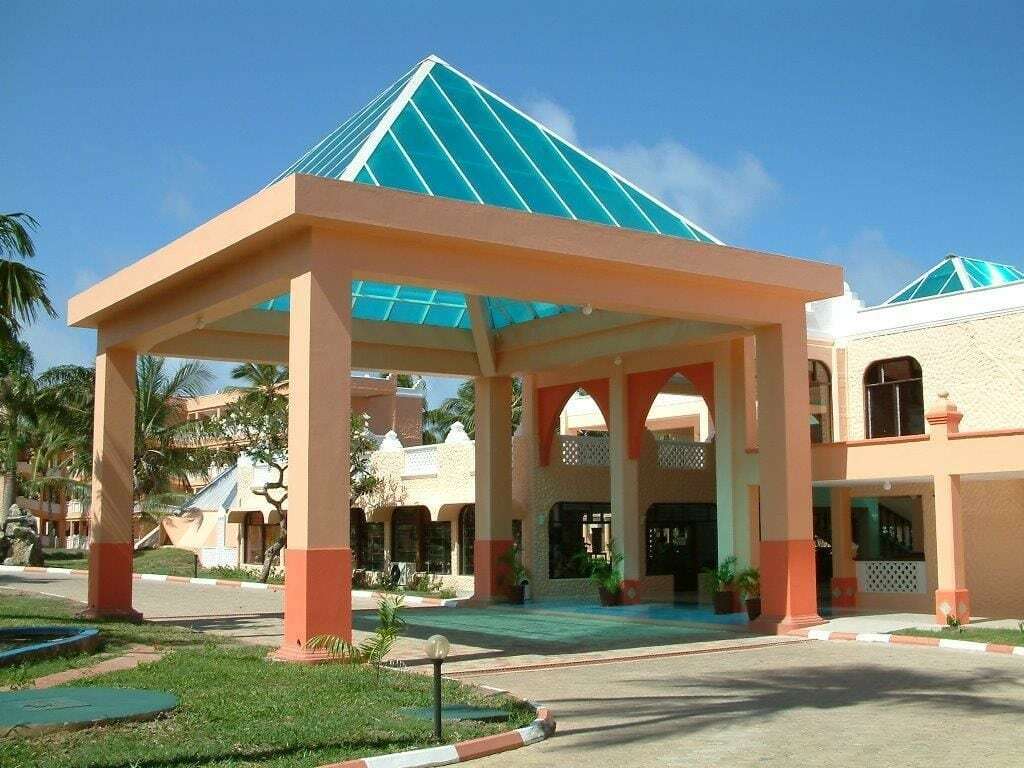 Sun N Sand Beach Resort Mombasa Esterno foto